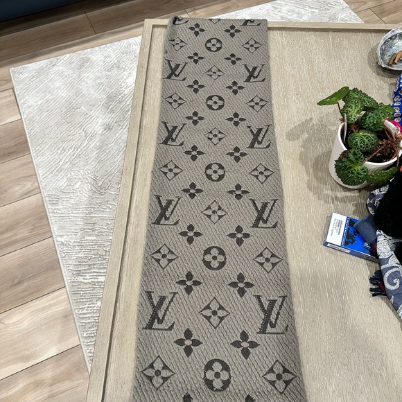 Louis Vuitton Wool & Silk Monogram Scarf - Picture 3 of 7